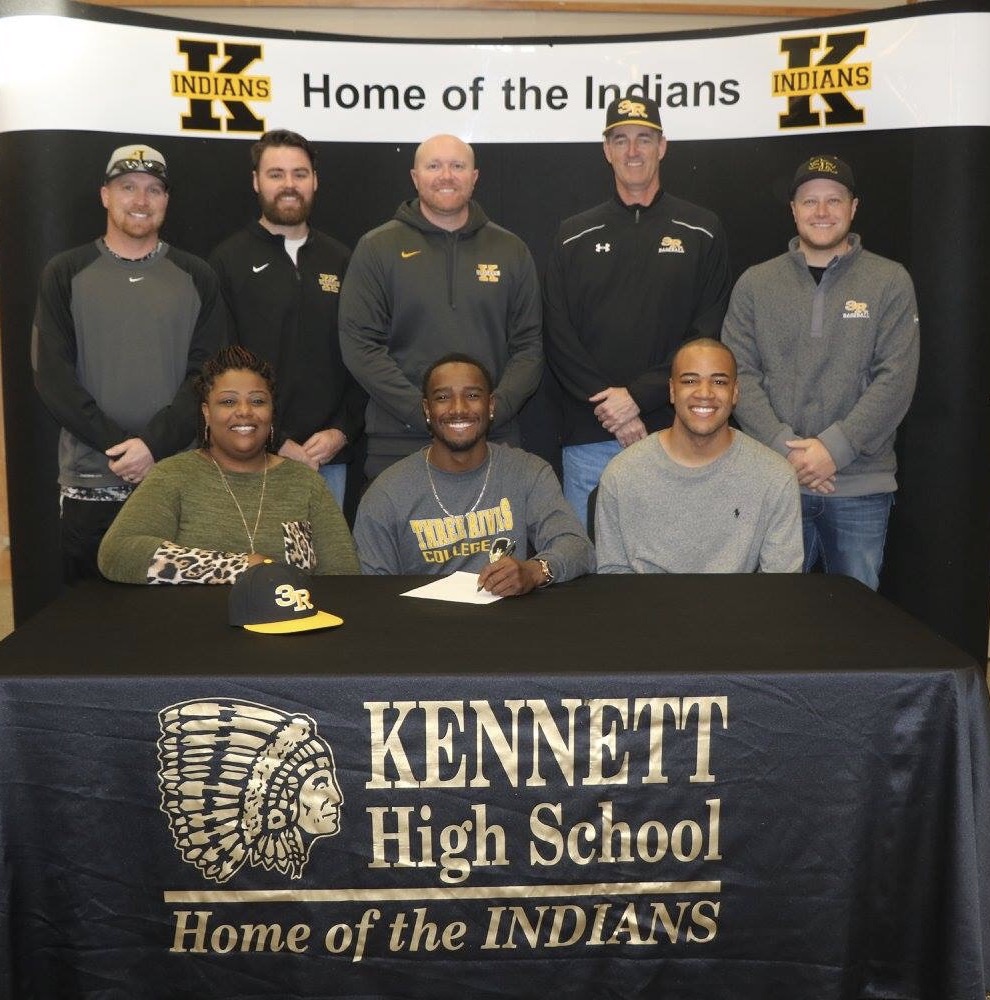 Kennett's Ty'reik Thomas Signs to Play at Three Rivers College