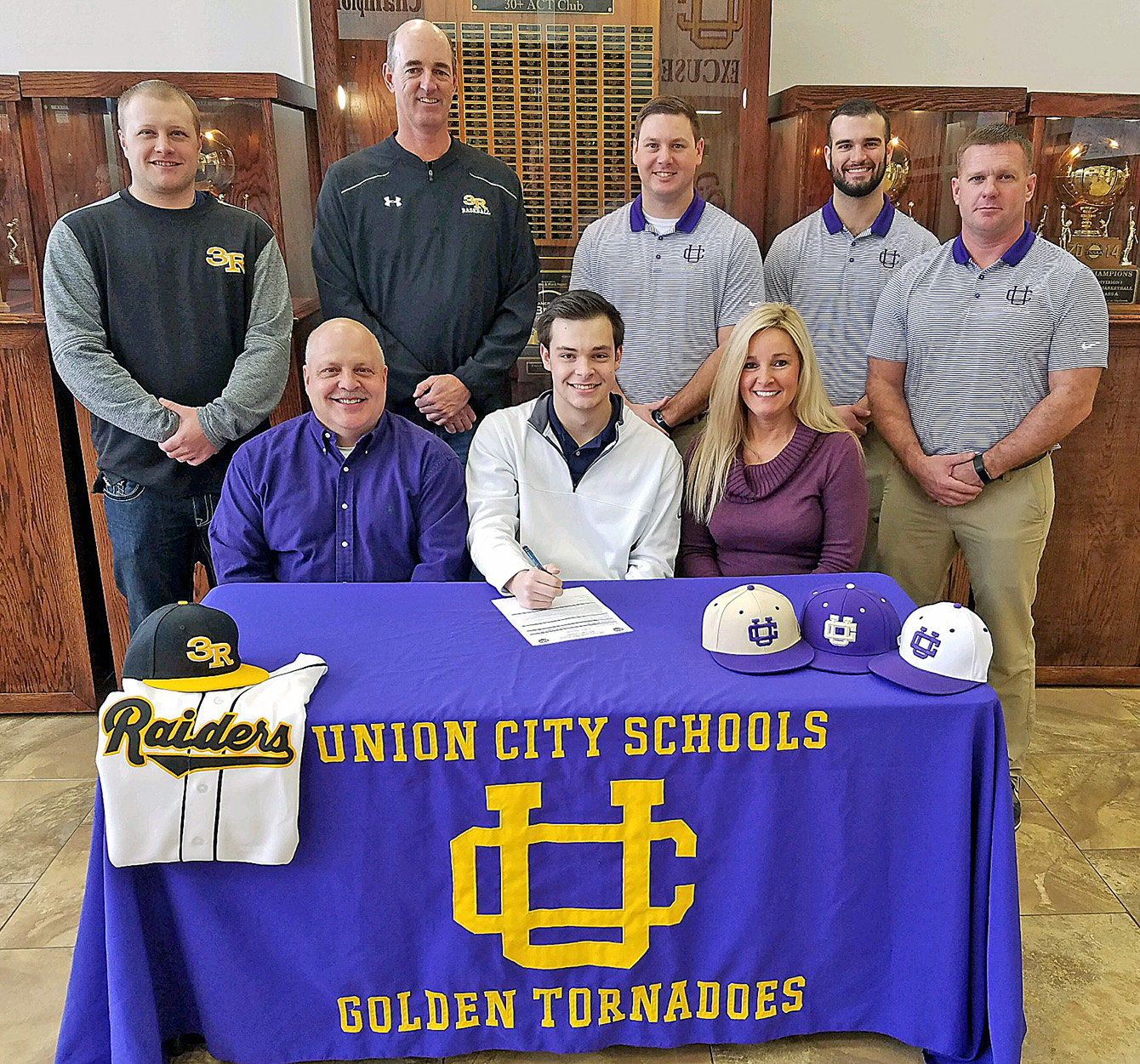 Jared Woodward of Union City HS, Union City, TN signs with Raiders