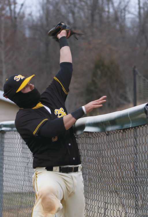 Raiders baseball splits with North Central