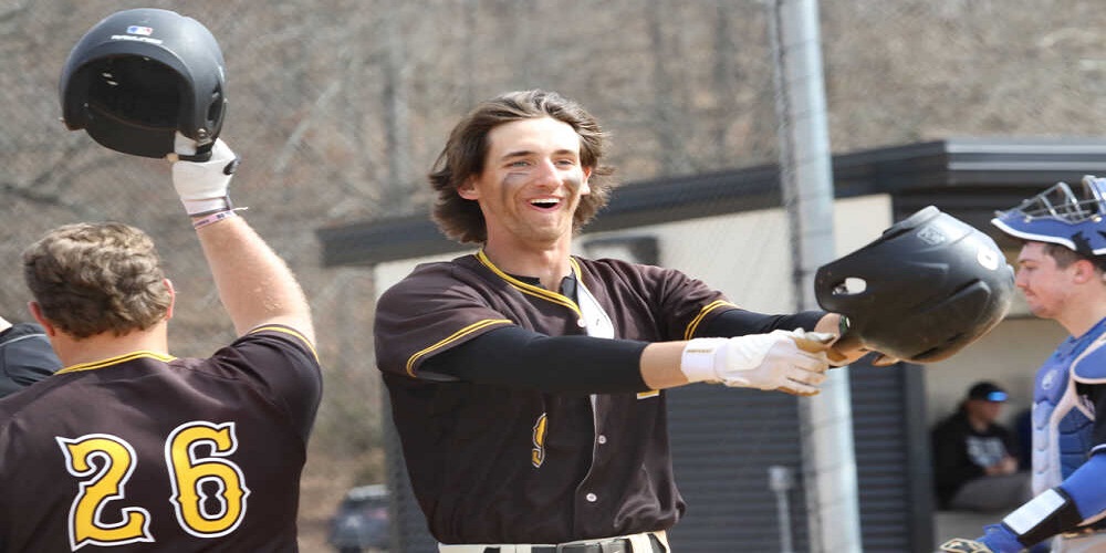 Bats come alive as Raiders earn sweep over East Central
